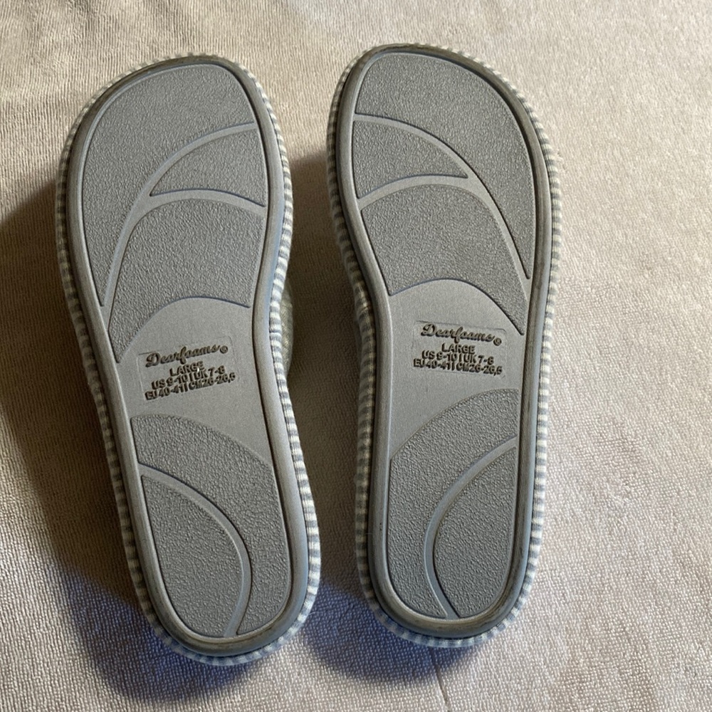 Fuzzy Dearfoams Slippers Women Size 9-10